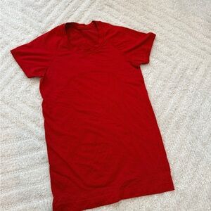 lululemon Swiftly Tech Short-Sleeve Shirt 2.0 Red - Size 4